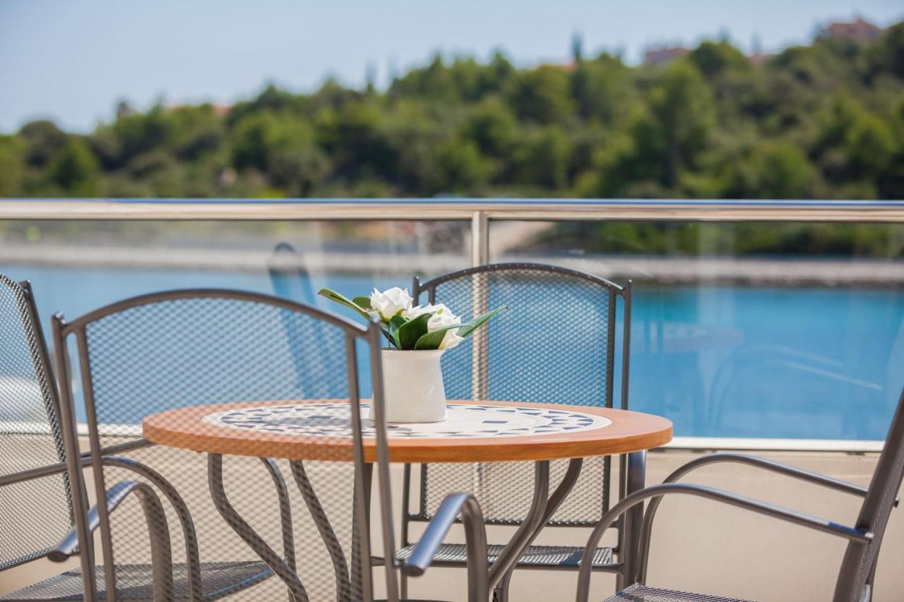 Hotel Perla Рогозниця Екстер'єр фото