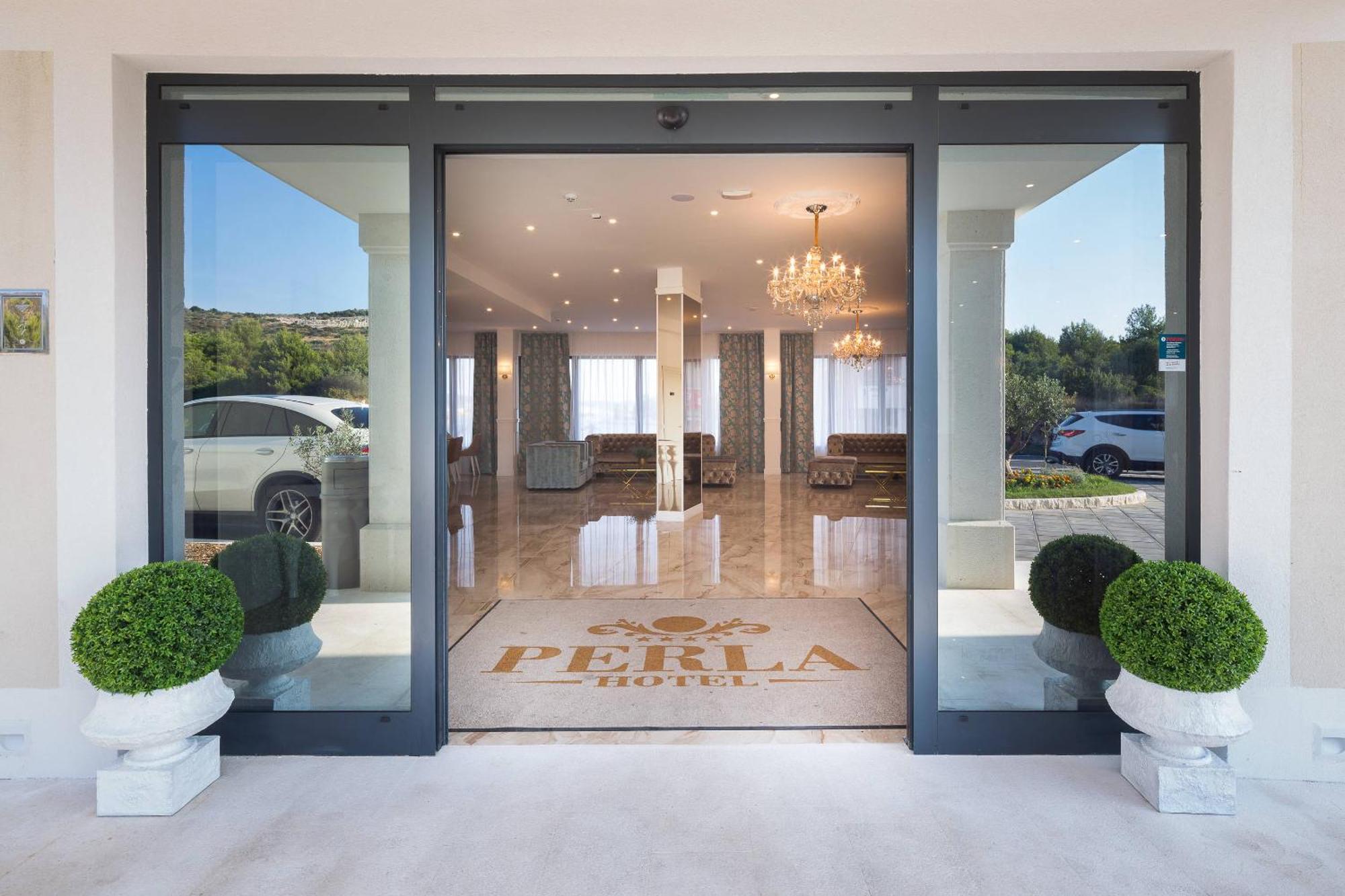 Hotel Perla Рогозниця Екстер'єр фото