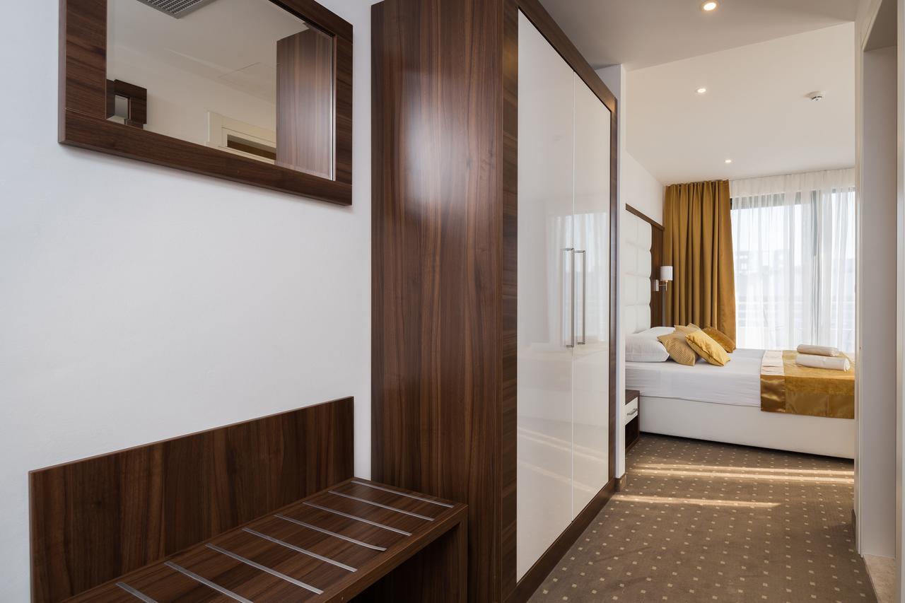 Hotel Perla Рогозниця Екстер'єр фото