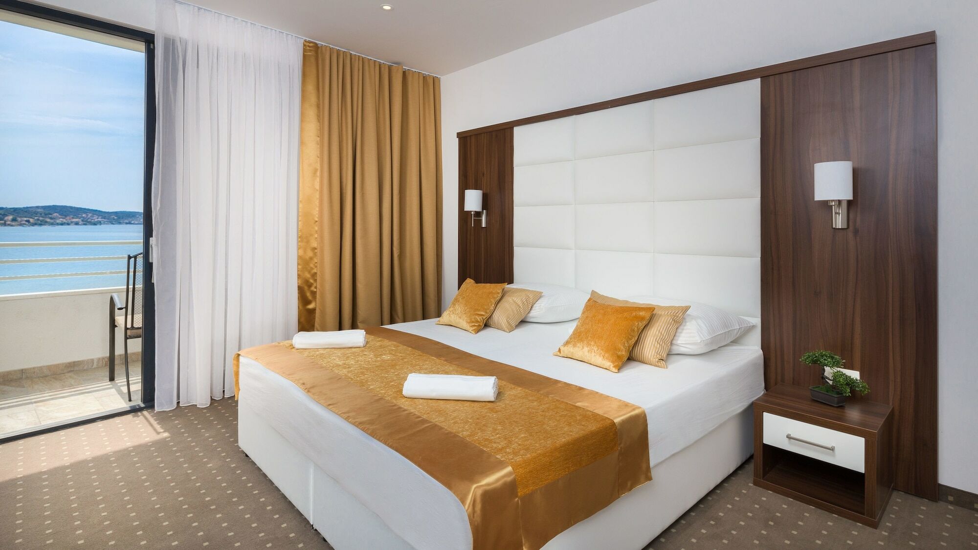 Hotel Perla Рогозниця Екстер'єр фото