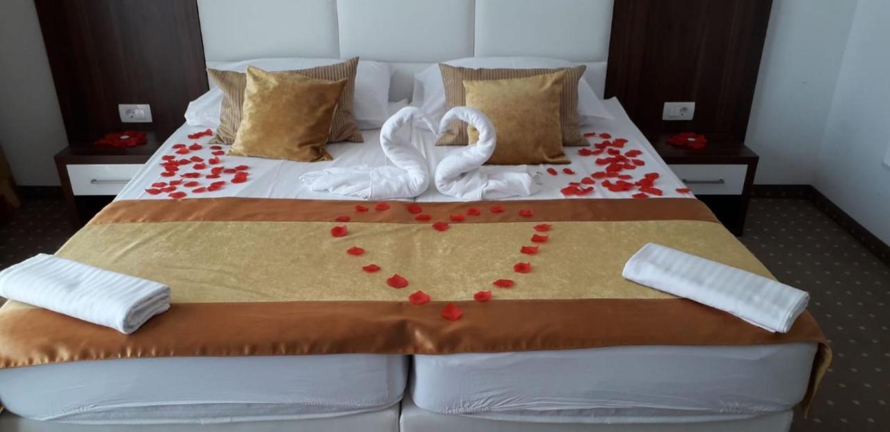Hotel Perla Рогозниця Екстер'єр фото