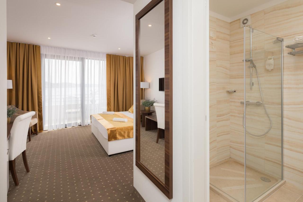 Hotel Perla Рогозниця Екстер'єр фото