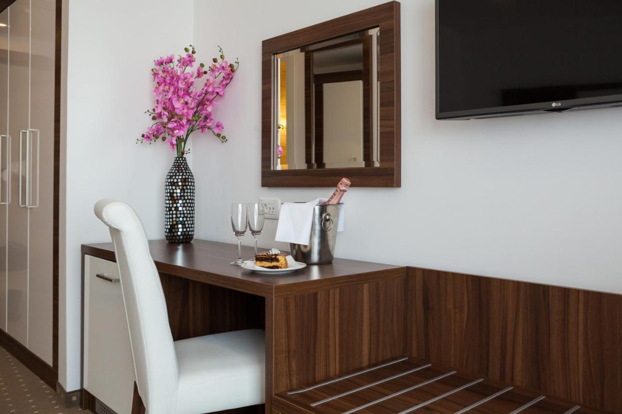 Hotel Perla Рогозниця Екстер'єр фото